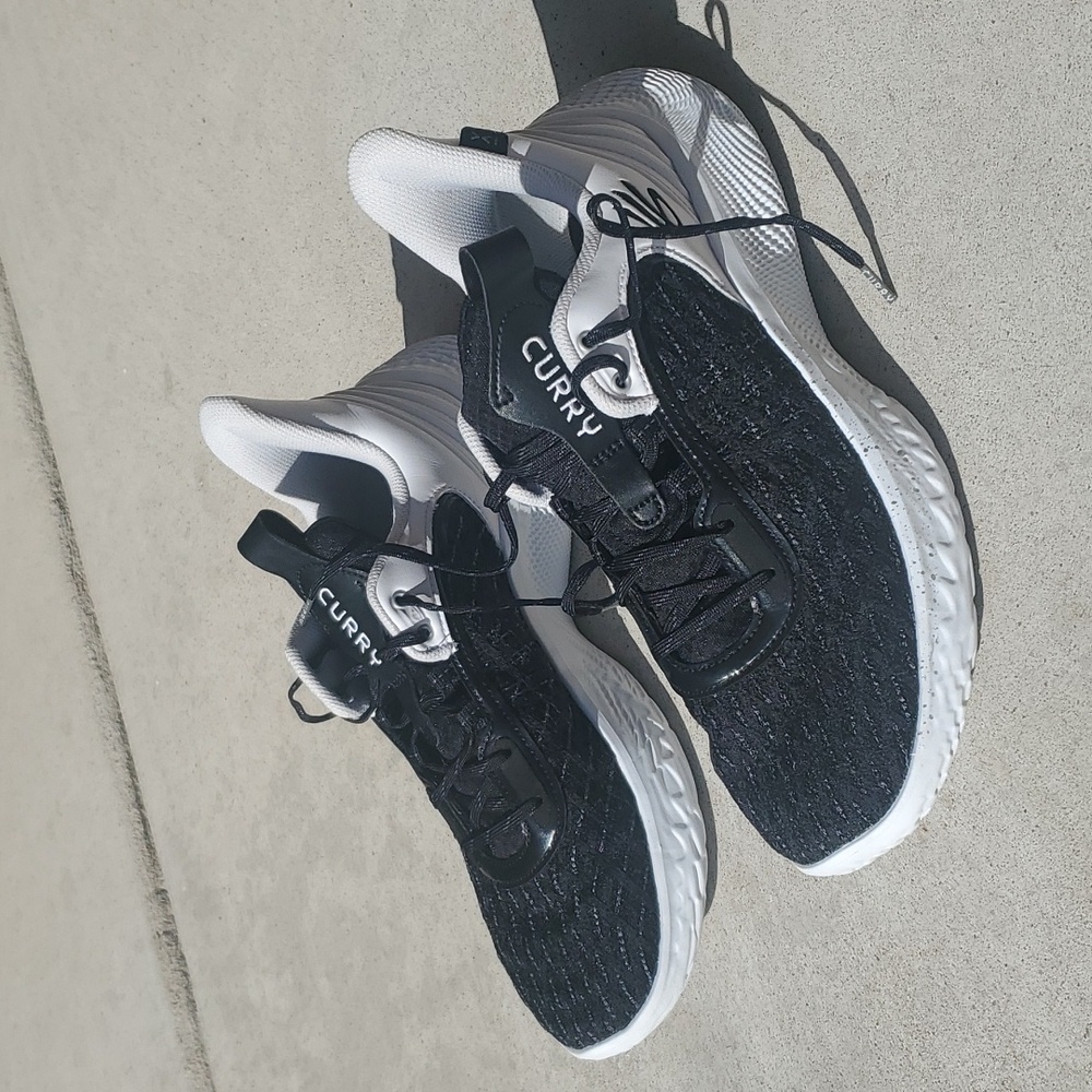 Curry Flow 9 Under Armour size 13